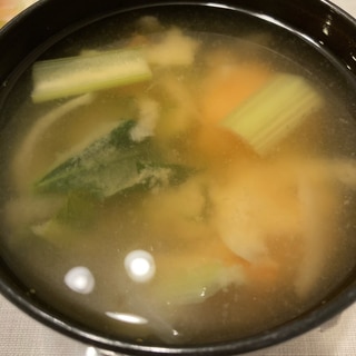 小松菜とにんじんと玉ねぎの味噌汁